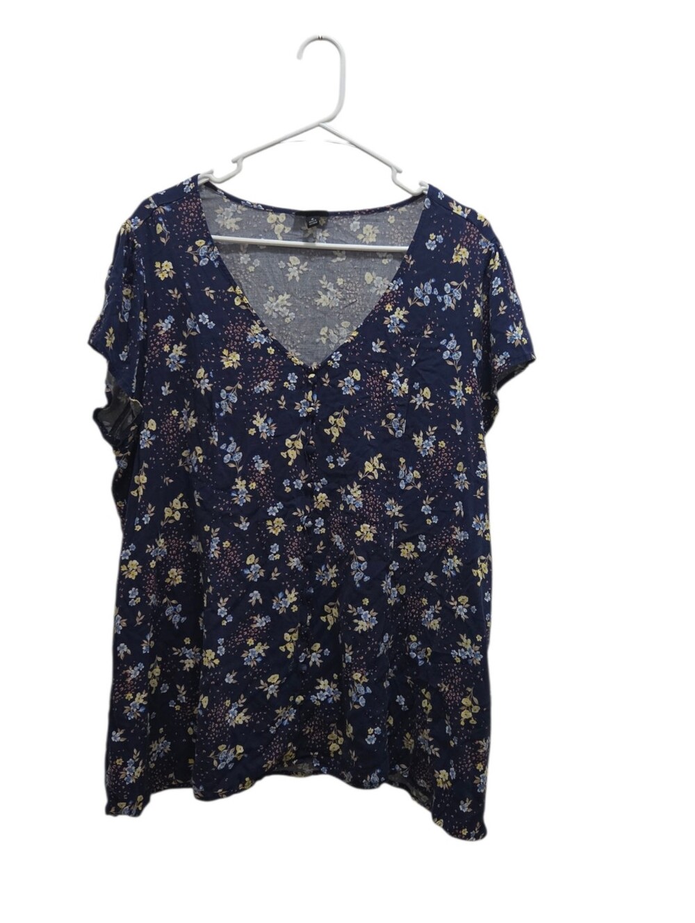 Torrid Top Womens 2X Navy Floral Faux Button V Neck Rayon Stretch Plus Size
